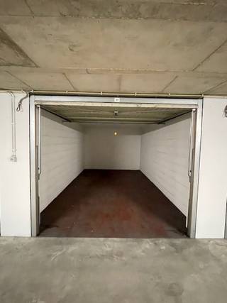 Garagebox 91 gelegen op niveau -2 (5,65m diepte x 2,34m breedte x 2,06m hoogte)Geen stopcontact of verlichting aanwezig...