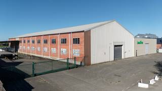 Deze eigendom bestaat uit een recent bedrijfsgebouw uit 2006 met een oppervlakte van 1.650 m² en een ouder gebouw van 1.500 m² waarvan het dak wel...
