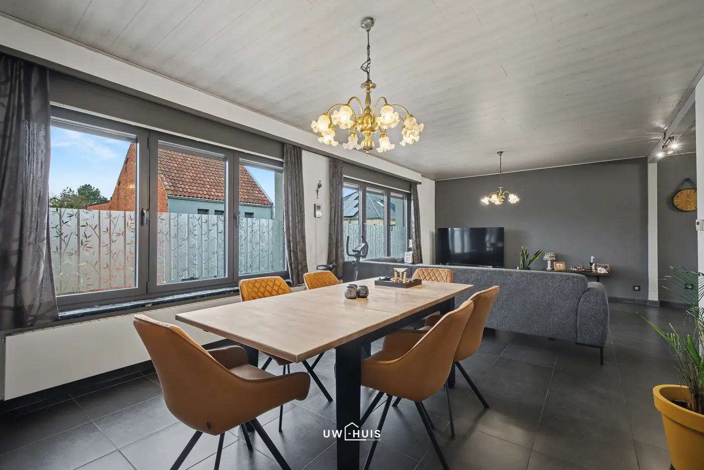 Gerenoveerde kangoeroewoning met 4 slaapkamers, garage en tuin in het centrum van Stekene - foto 2