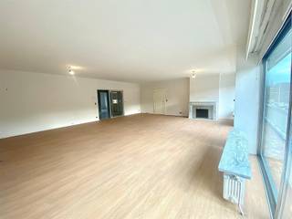 Dit prachtige appartement op de Parklaan combineert ruimte, licht en een groen uitzicht op een ideale manier. Gelegen op de eerste...