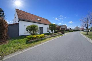 Deze charmante woning is rustig én centraal gelegen in een gegeerde straat in Ertvelde, met een vlotte bereikbaarheid naar belangrijke...