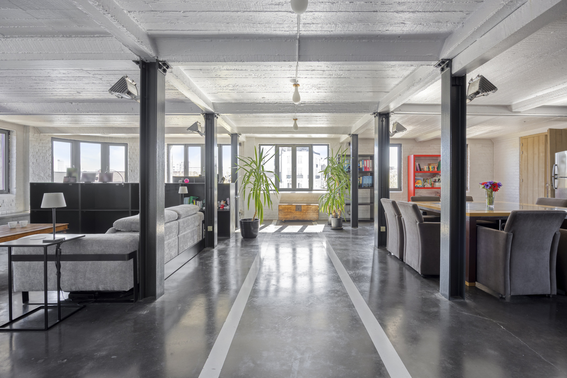 Exclusive canal-view loft with 3 beds in Brussels - photo 4