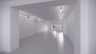 <strong>Ligging</strong><br /><br />Centraal gelegen in de Koningin Elisabethlaan op <strong>wandelafstand </strong>van het <strong>Sint Pieters Station </strong>in Gent. Een makkelijke verbinding met het openbaar vervoer alsook de R4.<br /><br /><strong>Indeling</strong><br /><br />Deze kantoorruimte werd in <strong>2025 gerenoveerd</strong>, heeft een bruikbare oppervlakte van <strong>127m2</strong> met een buitenruimte van <strong>30m2</strong>. Het kantoor bestaat uit een bureauruimte met een vergaderruimte, een berging, een apart toilet en afzonderlijke keuken. <br /><br /><strong>Troeven</strong><br /><br />- <strong>EPC B</strong><br />- renovatie 2025<br />- buitenruimte met terras<br />- onmiddellijk beschikbaar <br />- <strong>koeling/verwarming met</strong> <strong>warmtepomp</strong><br /><br /><span>Huurprijs: €1250/maand <br />EGW individueel af te sluiten<br /><br /></span>Voor inlichtingen en/of bezoek, bel Guillaume Delbecque 0472 25 70 76