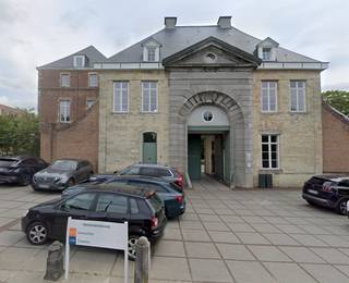 Kantoorruimte te Dilbeek 46m²Bekijk de virtuele tour op www.living-stone.be en vraag je bezoek aan via verhuurwest@living-stone.beDeze kantoorruimte,...