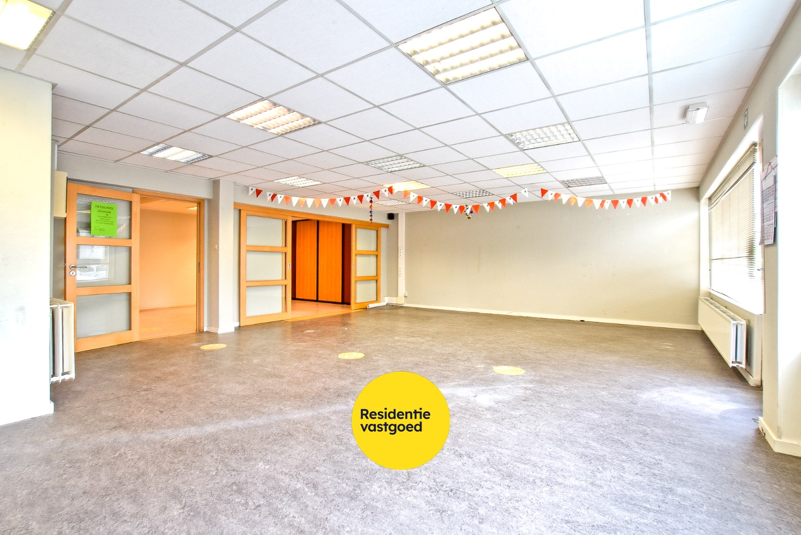 Centraal gelegen handelsruimte (148 m²) in centrum Diksmuide! - foto 3