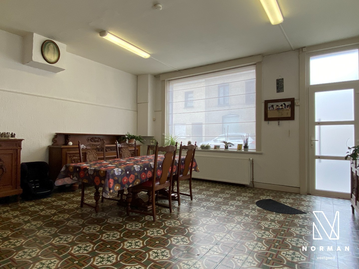 Halfopen woning met 3 slaapkamers, bijgebouw/atelier en grote voorkamer voor eventuele handelszaak - foto 5