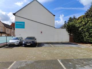 Twee staanplaatsen te huur, gelegen in het centrum en vlakbij het station van Opwijk. €45/maand/parking. Ook afzonderlijk te huur.Voor meer info,...