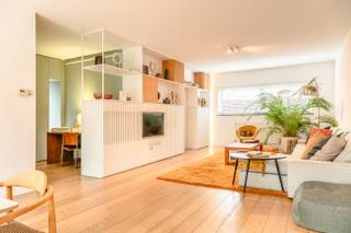 Welkom in Leo Metsstraat 5 te Zwijndrecht.Een woning die meteen indruk maakt door haar kwaliteit, ruimte en lichtinval.We betreden de woning via een...