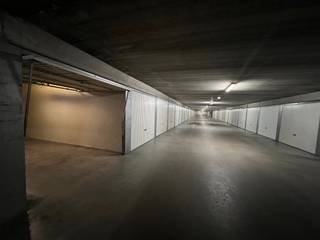 Een felbegeerde parkeerplaats in de drukke badstad gezocht? Wij bieden u de toegang aan tot het volledig afgesloten garagecomplex.Het betreft hier...