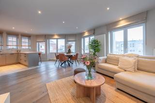 Op een steenworp van de jachthaven in Blankenberge vinden we dit instapklare appartement te koop. Het appartement onderscheidt zich direct door...