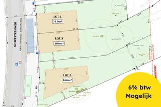 Langs de Slijpesteenweg 3 in Leffinge bouwt Residentie Vastgoed weldra op deze toplocatie drie nieuwbouwwoningen op aantrekkelijke bouwpercelen, ideaal voor wie zijn eigen woning wil realiseren op een rustige en aangename locatie. Het aanbod bestaat uit twee percelen voor halfopen bebouwing met oppervlaktes van 315 m² en 649 m² en één perceel voor open bebouwing met een oppervlakte van 668 m².<br /><br />Het lot 3 van deze verkaveling is bestemd voor het oprichten van een open bebouwing op een perceel van 668 m² (Gvg, Wg, Gmo, Vkr, Vv) ~ Ref. OU29068<br /><br />Deze bouwgronden bieden een mooie kans voor kandidaat-bouwers die op zoek zijn naar een perceel met potentieel en de vrijheid om een woning volledig naar eigen smaak en noden te ontwerpen. Dankzij de verschillende perceelgroottes is er keuze tussen een compact en onderhoudsvriendelijk perceel of een ruimer stuk grond met extra tuin- en buitenruimte.<br /><br />De ligging in Leffinge, deelgemeente van Middelkerke, combineert een aangename woonomgeving met een vlotte bereikbaarheid richting omliggende gemeenten, de kust en belangrijke verbindingswegen. Een mooie opportuniteit voor wie op zoek is naar bouwgrond op een goed bereikbare locatie nabij de kust!<br /><br />Grijp deze unieke kans om uw eigen stukje grond in Leffinge te verwerven en creëer hier de woning van uw dromen. Neem vandaag nog contact met ons op voor meer informatie of een bezichtiging!<br /><br />Residentie Vastgoed treedt niet op als bemiddelaar maar als verkoper van het onroerend goed.