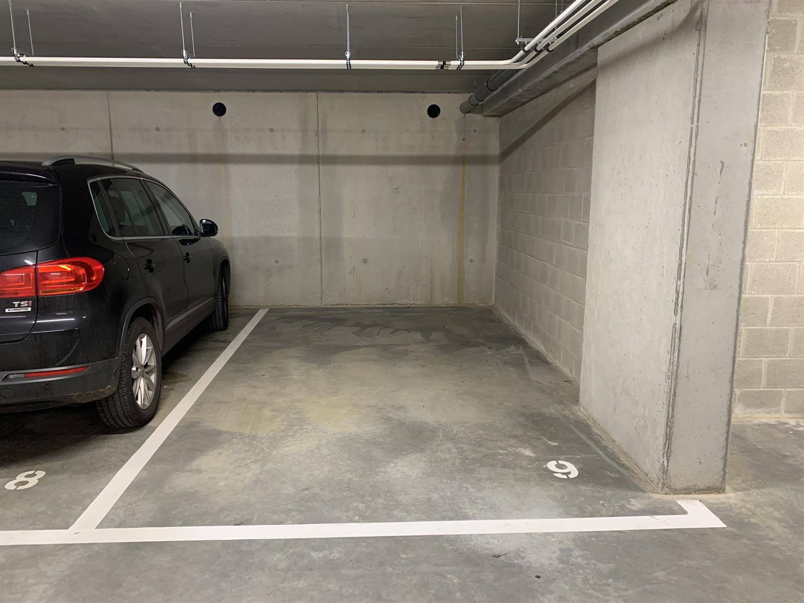 Parkeerplaats gelegen nabij het centrum van Olmen. - foto 3