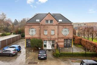 Dit gelijkvloerse pand bevindt zich in goede staat en is volledig instapklaar. De open indeling en de neutrale, verzorgde afwerking leent de...