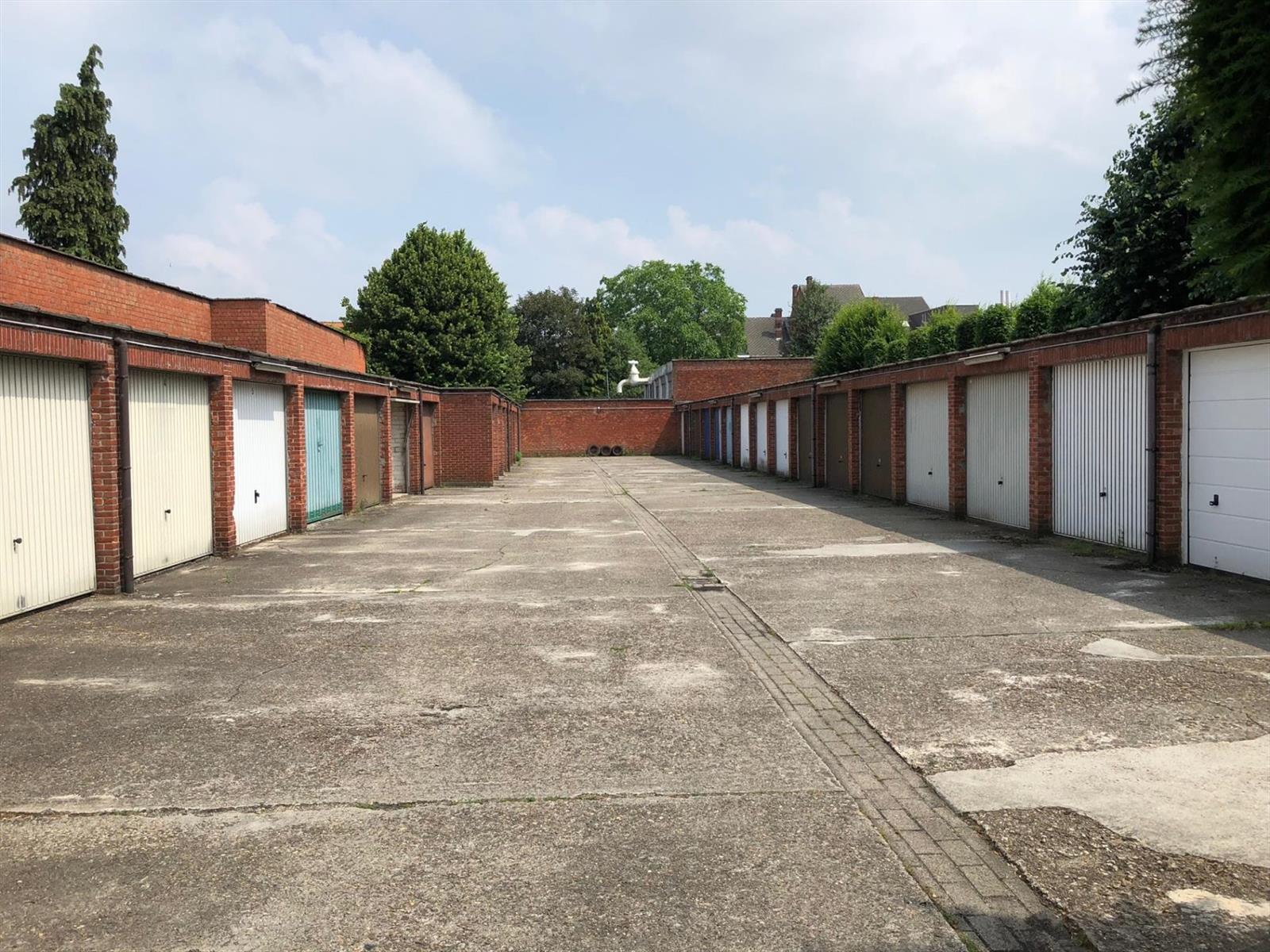 Garagebox met manuele poort nabij de Grote Markt te Turnhout - foto 4