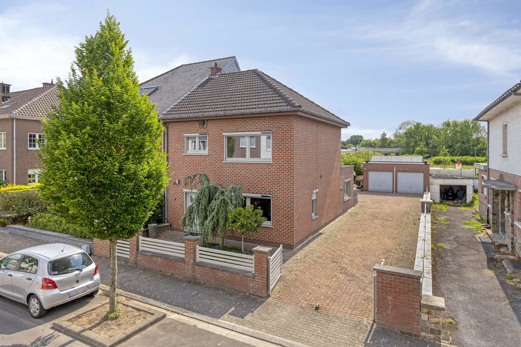 Rustig gelegen woning met 2 garages - foto 1