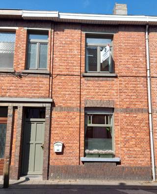 Ligging: In het centrum van Turnhout. Op wandelafstand van de gasthuisstraat, grote markt en het stadspark.Indeling: Inkomhal, woonkamer, keuken,...