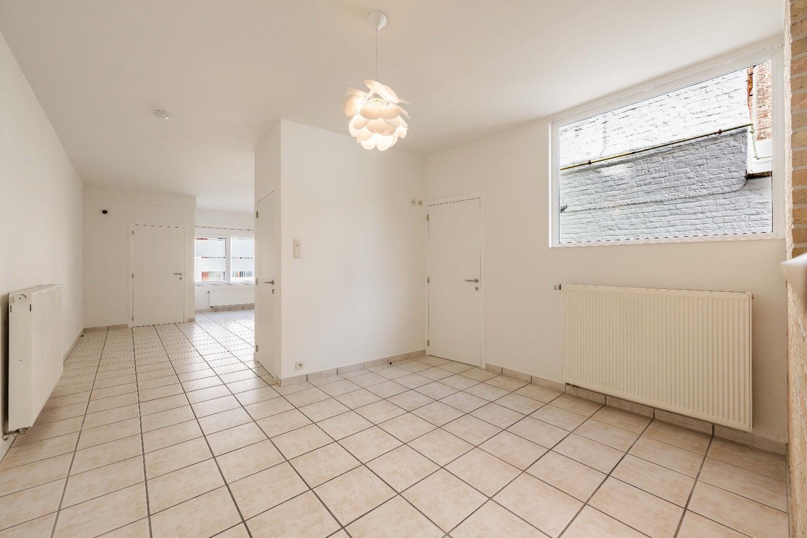 CENTRAAL GELEGEN RIJWONING MET 2 SLAAPKAMERS EN KOER - foto 5
