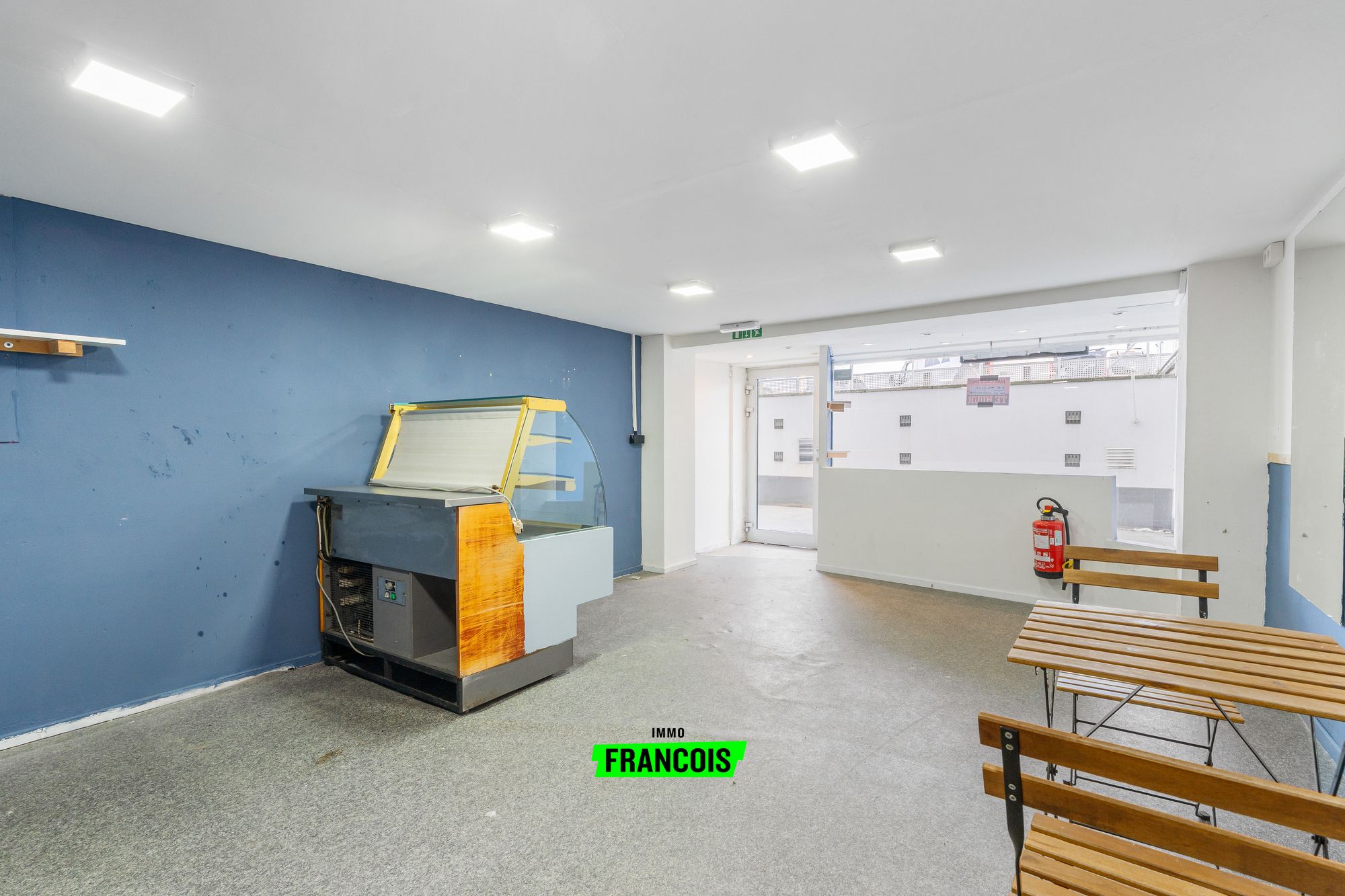 Centraal gelegen handelsruimte op de Zeedijk in Blankenberge - foto 2