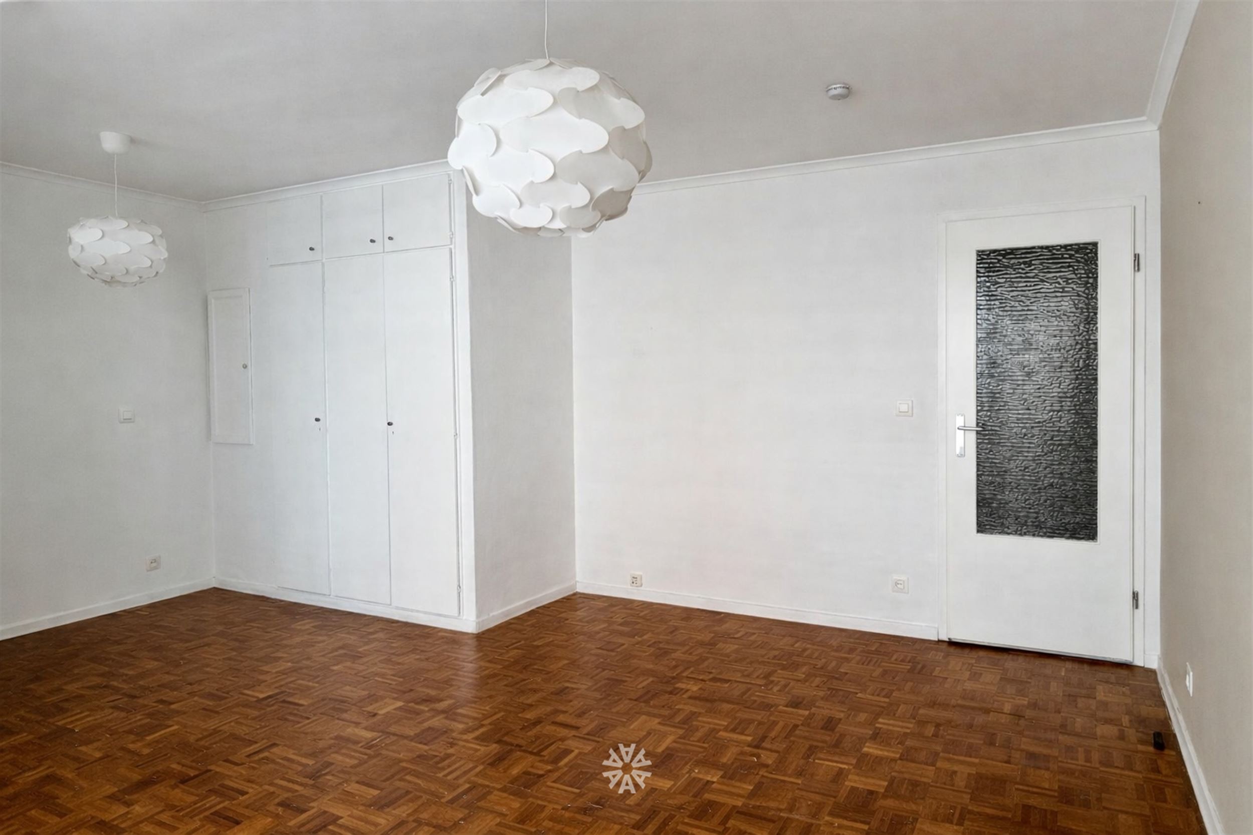 Lichtrijke en ruime studio met balkon te huur in Gent - foto 3