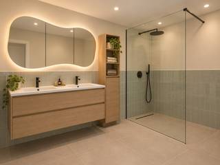 CO-HOUSING APPARTEMENT VOOR MAXIMAAL 4 PERSONEN.<br />Op zoek naar een moderne en comfortabele woonplek om samen te wonen? Dit volledig totaalgerenoveerde appartement, waarbij alles nieuw is, combineert hedendaags wooncomfort met een uitstekende ligging. Gelegen op de vierde verdieping biedt het appartement een aangename woonomgeving en vanuit de woonkamer geniet je van een prachtig uitzicht op de iconische Sint-Romboutskathedraal.<br />Het appartement is ideaal voor vier personen die samen willen co-housen en op zoek zijn naar een frisse, instapklare woonst met voldoende ruimte en comfort.<br />Het appartement omvat een inkomhal, een gezellige woonkamer, een volledig vernieuwde keuken, een praktische berging/wasplaats, een gastentoilet, een badkamer, twee slaapkamers en een multifunctionele ruimte. Deze extra ruimte kan flexibel worden ingericht, bijvoorbeeld als bureau, studeerruimte of hobbykamer.<br />Dankzij de centrale ligging bevinden winkels en openbaar vervoer zich in de onmiddellijke omgeving. Zo geniet je van alle dagelijkse voorzieningen binnen handbereik en een vlotte bereikbaarheid.<br />Beschikbaar vanaf: 1 januari 2027<br />EPC: label C<br />Huisdieren: niet toegelaten<br />Interesse? Neem gerust contact op voor meer informatie of een bezoek (Anne Raets - 0471 57 12 13 - info@buro14.be)