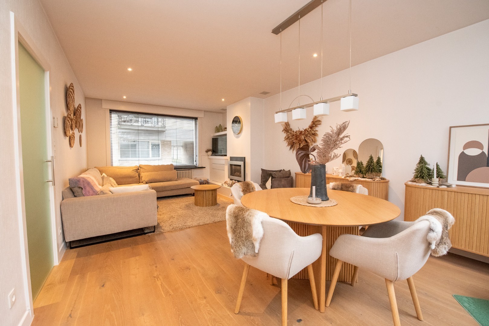 Instapklare hoekwoning met 2 garages 'TE KOOP' te Oeselgem. - foto 4