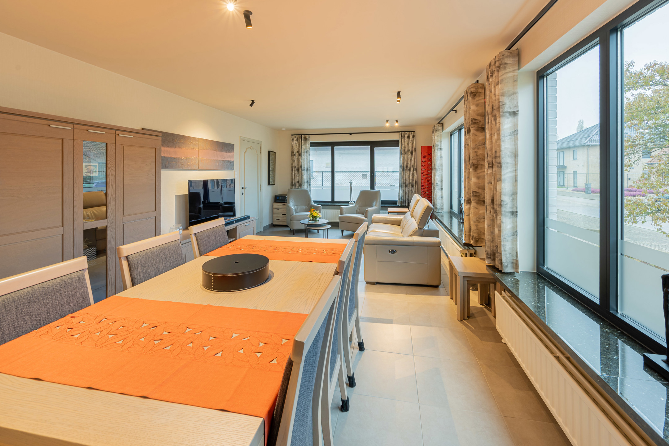 Instapklare woning met tuin, veranda en 2 garages - foto 4