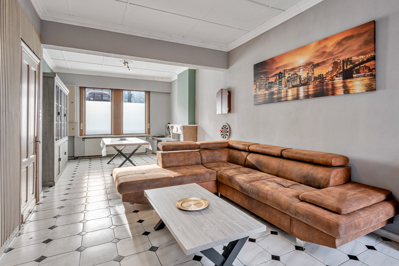 Charmante gesloten (kangoeroe)woning met heel wat potentieel op een gegeerde locatie in Oostakker! - foto 5