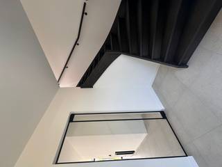 <p>Prachtige nieuwbouwwoning te huur 3 slpks in Hechtel-Eksel:</p><p><br /></p><p>- Indeling: voortuin, inkomhal, apart toilet, woonkamer met open keuken, berging/wasplaats, terras met tuin, tuinberging, tuinhuis, carport, nachthal, slaapkamer 1, slaapkamer 2, badkamer, apart toilet, slaapkamer 3</p><p>- Luxe afwerking</p><p>- Carport en tuinhuis</p><p>Zeer energiezuinig EPC: A</p><p>- Vloerverwarming, warmtepomp, ventilatiesysteem</p><p>- Centrale ligging in Hechtel-Eksel</p><p>- Keuken volledig uitgerust met Whirlpooltoestellen</p><p>- Gemeenschappelijke kosten inbegrepen in huurprijs</p><p>- Beschikbaar vanaf 15/07/2026</p><p>Interesse? laura@eratournier.be</p>
