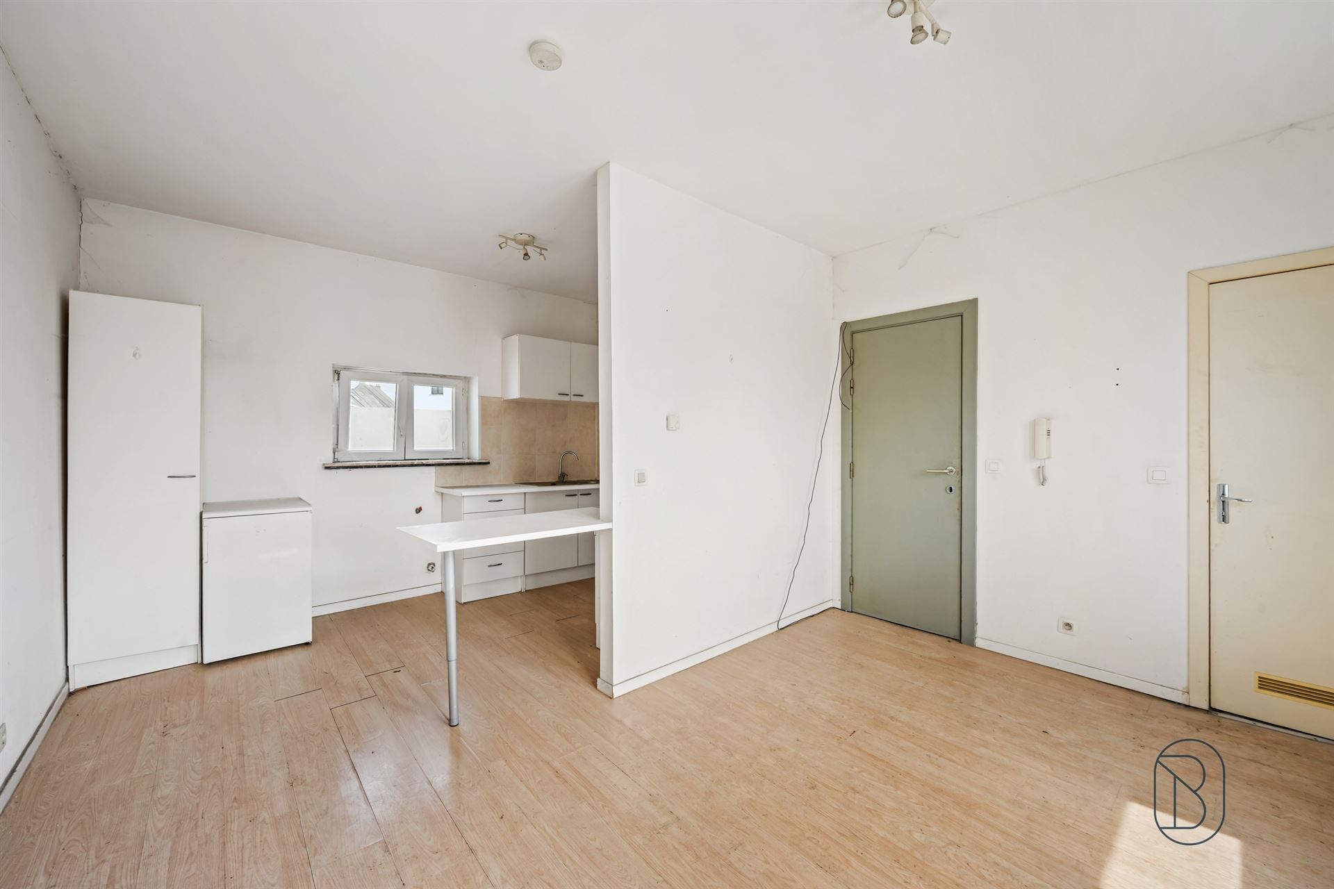 5-room home in need of renovation, with parking  - photo 5