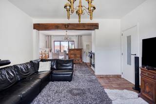 Bent u op zoek naar een instapklare woning met ruimte, comfort én potentieel, gelegen in een rustige, kindvriendelijke buurt? Dan is deze...