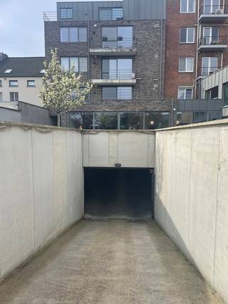Ruime, Ondergrondse autostaanplaats in het centrum van Tienen. Huurprijs: 80 euro/maand.Meer info? Mail naar claudia@immogve.be of Bel 016/56.56.14...