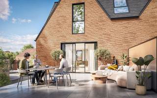 <p>Laatste duplexappartement – Instapklaar en volledig afgewerkt!<br />Oplevering lente 2026<br /><br />Ben je op zoek naar een ruim, energiezuinig duplexappartement te koop in een rustige en groene omgeving? Dit laatste beschikbare duplexappartement in Villa Odille biedt 130 m² modern woongenot met een perfecte mix van stijl, comfort en functionaliteit. Bovendien beschik je over een 26m² zonnig terras</p>
<p>Bij binnenkomst op de eerste verdieping betreed je een lichte inkomhal met gastentoilet. De open leefruimte vormt het hart van het appartement: een moderne keuken, een gezellige zithoek en een praktische berging voor extra opslag. Via het schuifraam stap je op het zonnige terras, de perfecte plek om te genieten van een zomerse maaltijd, een rustige koffiepauze of een moment ontspanning in een groene omgeving.<br /><br />Op de bovenverdieping vind je 3 ruime slaapkamers, een functionele badkamer met bad en douche en een apart toilet. Daarnaast is er een tweede berging, zodat alles netjes kan worden opgeborgen. Voor wie een garage nodig heeft, is er een ruime garagebox met directe toegang tot het gebouw beschikbaar (+€31.000), ideaal voor probleemloos parkeren.<br /><br />Met zijn instapklare afwerking, ruime slaapkamers, energiezuinige technieken (lage energiekosten) en doordachte indeling biedt dit duplexappartement het beste van modern comfort en stijl. Perfect voor wie waarde hecht aan een duurzaam, rustig en groen woonklimaat, zonder in te boeten aan functionaliteit of lichtinval.<br /><br />Interesse? Mis deze laatste kans niet en neem contact op voor meer informatie of een bezoek!</p>