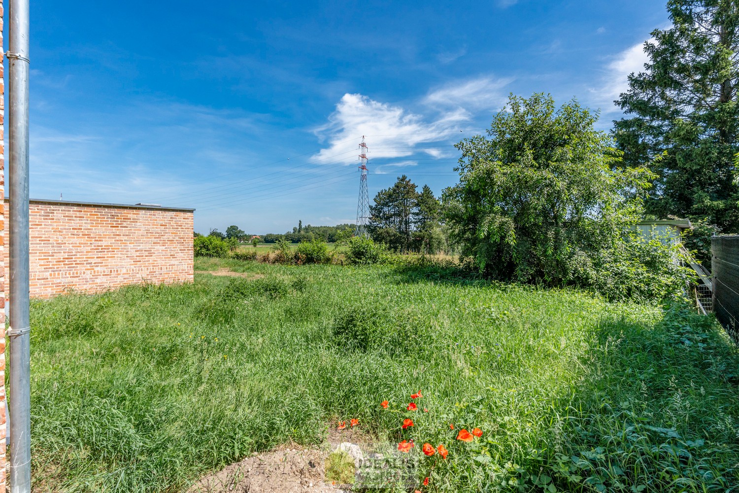 PRACHTIGE NIEUWBOUWWONING (GRONDAANDEEL €116.000,00 + 12% REGISTRATIERECHTEN EN CONSTRUCTIE € 277.000,00 + 21% BTW) MET EEN HEERLIJK LICHTRIJKE WOONKAMER MET OPEN KEUKEN MET AANSLUITEND BERGPLAATS, BUREEL, INPANDIGE GARAGE, 3 SLAAPKAMERS, EEN RUIME BADKAM - foto 4