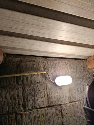 Garage à vendre à Ypres sur la Brugseweg. Situé à Brugseweg 141, le garage est équipé de l'électricité et est actuellement loué pour 70 €/mois.