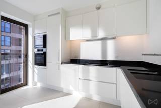 Tel: 0456 12 69 37 / E-mail: kilian.f@weinvest.beWe Invest biedt exclusief een prachtig appartement aan, gelegen in een verkeersluwe zone, tussen de...