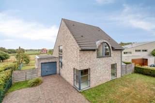 Deze open bebouwing met bureau, 3 slaapkamers, garage en tuin is gelegen in Haasrode/Oud-Heverlee. Op slechts 3 minuten rijden van Haasrode...