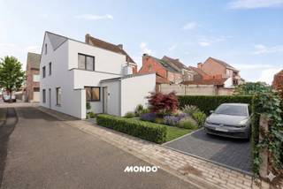 Bent u op zoek naar de zorgeloosheid van nieuwbouw, maar mét de uitstraling van een karaktervolle woning? Ontdek deze totaal gerenoveerde woning in de idyllische en autoluwe straat Esp te Opwijk. Hier woont u in alle rust en sereniteit, met het bruisende centrum en alle faciliteiten op een steenworp afstand.<br /><br />Deze woning werd tot op de structuur gestript en met oog voor detail heropgebouwd. Dankzij de focus op duurzaamheid geniet u van een EPC-label A.<br />Voorzien van zonnepanelen, hoogwaardige isolatie en een gloednieuw dak.<br />Volledig vernieuwde technieken en verwarming voor een optimaal leefklimaat en een minimale energiefactuur.<br /><br />Buitenruimte naar wens: Verkiest u een onderhoudsvriendelijke stadstuin of is een privé-oprit voor de deur essentieel? De aanleg van de buitenruimte gebeurt in nauw overleg met de eigenaar, volledig afgestemd op uw noden én in begrepen in de prijs!<br /><br />Ruimte: 3 volwaardige slaapkamers, ideaal voor gezinnen of wie nood heeft aan een ruim thuiskantoor.<br /><br />Ziet u zichzelf hier al wonen? ✅<br />Wacht niet te lang en ontdek de mogelijkheden van deze woning tijdens een bezoek!<br /><br />Contacteer Tim van Mondo Vastgoed:<br />📞 0483 60 60 60<br />📧 Tim@mondovastgoed.be<br /><br />Mondo Vastgoed – Makelaar maar anders.