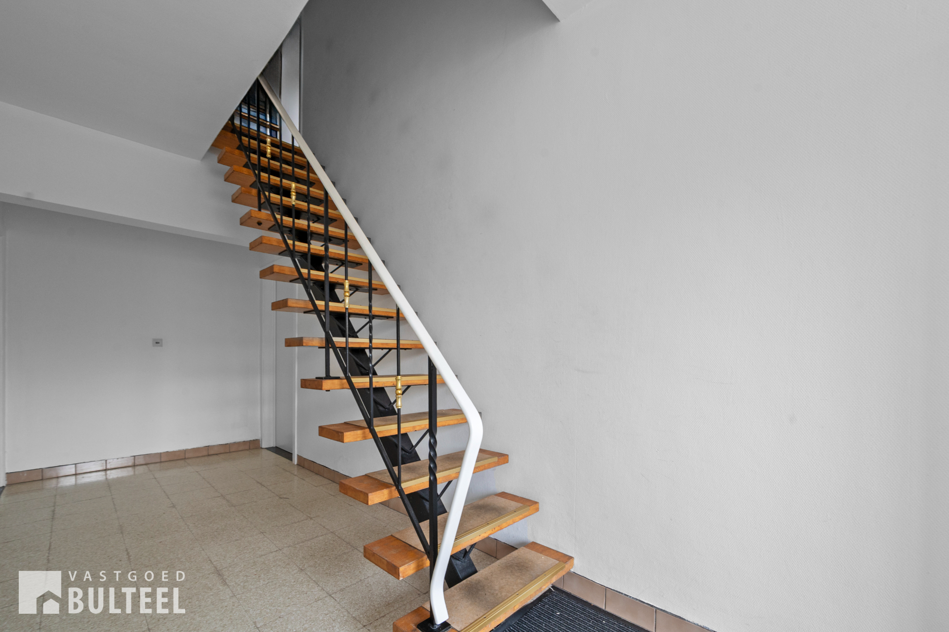 Lichtrijk appartement met 2 slaapkamers inclusief garage! - foto 2