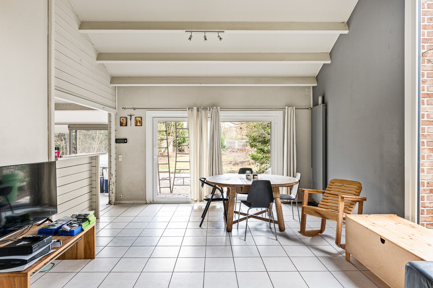 Te renoveren open bebouwing met 3 slaapkamers & grote tuin te Schoten! - foto 3