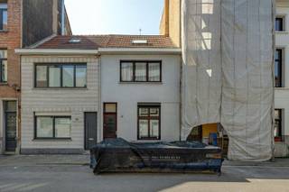 STADSWONING MET TUIN EN 2 SLAAPKAMERS NABIJ PARK SPOOR NOORDGelegen in een rustige straat tussen Park Spoor Noord en het Eilandje, biedt deze...