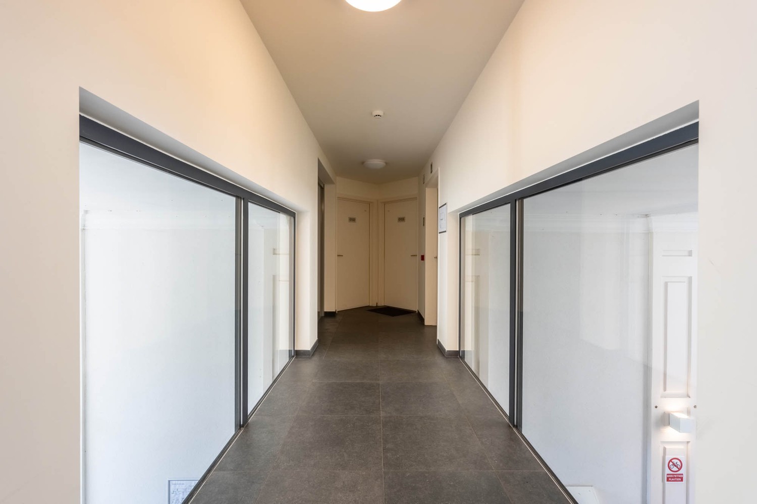 Recente(2016) studentenkamer(24m²) met eigen sanitair in het luxueuze Ramberghof te centrum Leuven! - foto 5