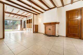 <p><span>Ruim appartement van 199 m² met 2 slaapkamers, tuin en terras op toplocatie in Balen centrum!</span></p><p><span> </span></p><p><span>Belangrijkste troeven:</span></p><ul><li><span>Centrale ligging in het centrum van Balen</span></li><li><span>Zeer ruim appartement met een bewoonbare oppervlakte van 199 m²</span></li><li><span>2 volwaardige slaapkamers en 1 badkamer</span></li><li><span>Lichtrijke woonkamer dankzij de grote raampartijen</span></li><li><span>Praktische indeling met ruime leefruimtes</span></li><li><span>Zuidwestelijk georiënteerde tuin met aangenaam terras</span></li><li><span>Nabij winkels, scholen, openbaar vervoer en andere voorzieningen</span></li></ul><p><span> </span></p><p><span>Bent u op zoek naar een ruim appartement op een centrale locatie met alle voorzieningen binnen handbereik?</span></p><p><span>Stel jezelf dan kandidaat voor de huur van dit pand door een e-mail te sturen naar </span><span>info@hetvastgoedkantoor.be</span></p><p><span>Wij vragen u om in deze e-mail een korte voorstelling van jezelf op te nemen, evenals de loonbrieven van de maanden </span><span>maart, april en mei 2026</span><span>.</span></p><p><span>Na ontvangst van uw kandidatuur nemen wij contact met u op voor verdere opvolging.</span></p><p><span> </span></p><p><span>Er worden telefonisch geen afspraken ingepland voor dit pand.</span></p>