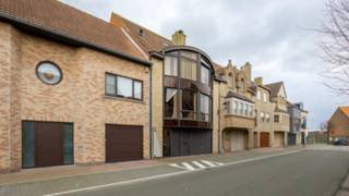 Smaakvolle bel-étagewoning met 5 slaapkamers en mooie zuidgerichte terrassen met open zicht, aangenaam gelegen op 500 meter van de zeedijk van Heist...