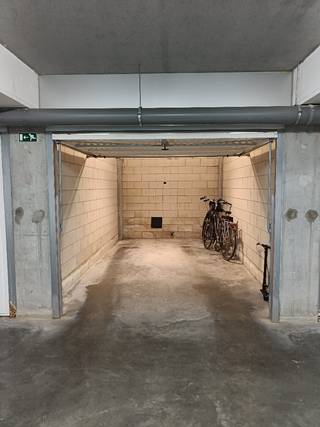 Makkelijk bereikbare garagebox op de ondergrondse verdieping van een goed onderhouden residentie. Deze bevindt zich op een steenworp van het...