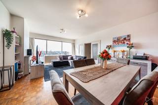 Located on the top floor of a ideally situated building, this charming apartment of ±112 m² will win you over with its exceptional brightness and unobstructed views. The property features an entrance hall with a cloakroom and guest WC, a separate kitchen, and a spacious 32 m² living room. The night hall leads to two bedrooms (10 and 9 m²), a shower room, a second WC, a storage room, and a master suite with an en-suite bathroom. A private cellar completes the property. Building with an elevator.
Major energy renovation: The building is undertaking a significant structural upgrade (facade insulation and full roof renovation currently underway, boiler replacement planned). Located directly under the roof and on a corner, this apartment will be the primary direct beneficiary of these works: they will guarantee optimal thermal comfort (summer and winter) and a significant improvement in the EPC rating (current: G – 813 kWh/m²/year). The buyer's share of these works is to be borne by the buyer, offering them the opportunity to invest in a property whose energy performance will be sustainably enhanced.
Common charges: ± €400/month. Heating + hot & cold water costs: ± €200/month - Share of common works loan: ± €266/month. Reserve fund contribution: ± €93/month.
Property currently rented (availability subject to lease terms).
IMPORTANT: Planned co-ownership works. Please CONSULT THE COMPLETE DOSSIER (AG minutes and financing plan) on Weinvest.be prior to any viewing.
Info and appointments: laurent.michiels@weinvest.be