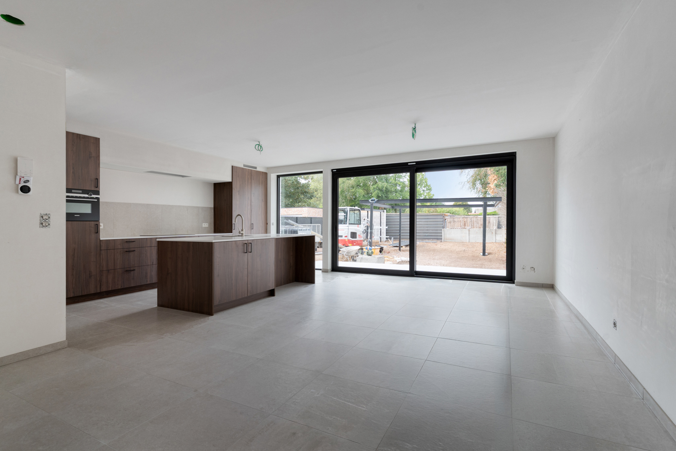 Hoogwaardig afgewerkt nieuwbouw appartement met 2 slaapkamers, terras, tuin en carport  - foto 5