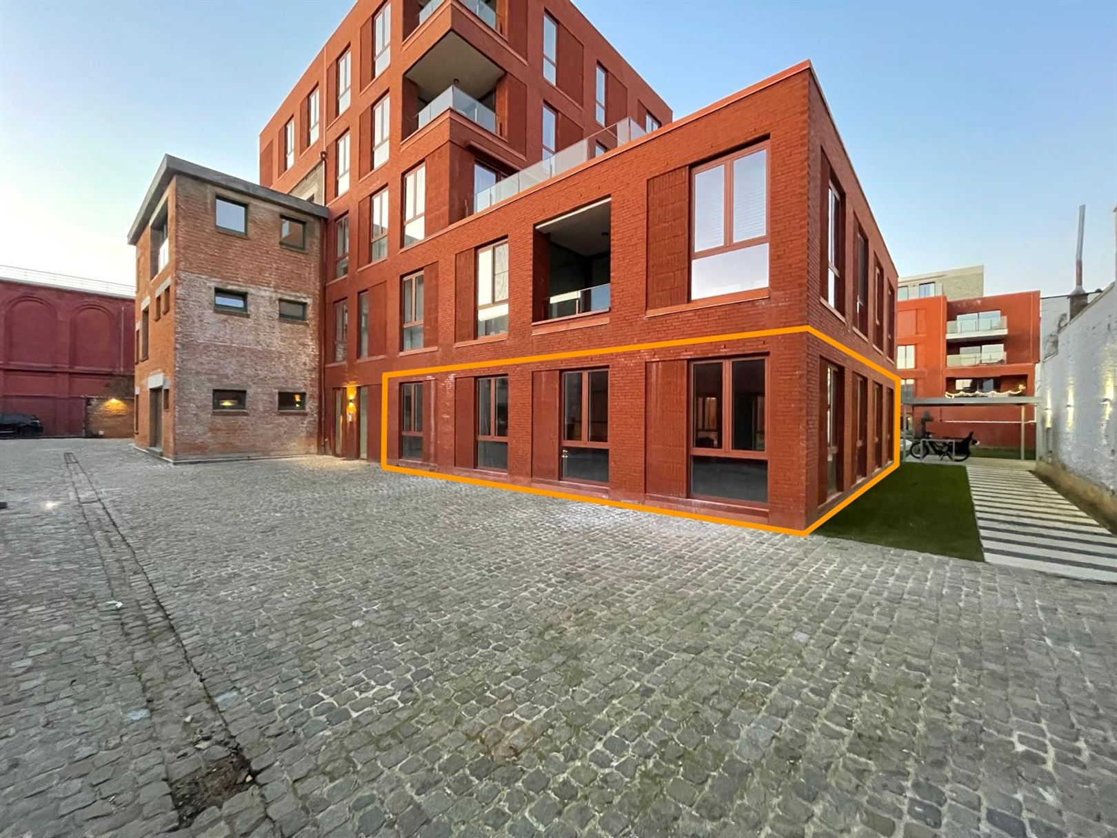 UNIEK CASCO NIEUWBOUW KANTOOR CA. 150M² IN COMPLEX CONFISERIE - foto 1