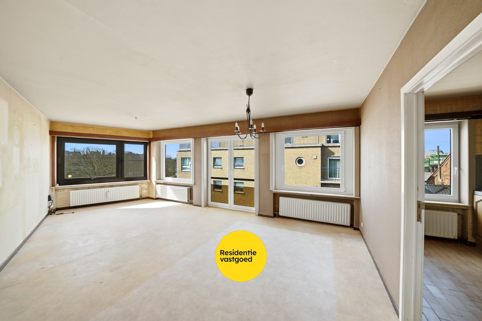 Op te frissen appartement met zicht op het Sint-Catharinaplein in Oostende - foto 2