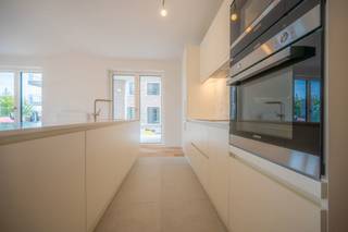 Telefoon: 02 318 18 08 - Het Quincy Project is gelegen op de site van Tour &amp; Taxis als onderdeel van het Iconic Park Lane project. Het project werd ontworpen door architectenbureau noA, die samenwerkten met Sergison Bates en awg aan het concept en het ontwerp van Park Lane. Het gebouw telt 5 verdiepingen en 46 appartementen (1-2 &amp; 3 slaapkamers), die allemaal ruime woonkamers bieden met een eersteklas afwerking, evenals prachtige terrassen met uitzicht op de tuinen van het project of het Tour &amp; Taxis-park.<br />Het project is uitgerust met zonnepanelen, driedubbele beglazing en een regenwaterterugwinningssysteem, waardoor het de allerbeste energie-efficiëntie biedt.<br />Het is een gegarandeerde investering in een wijk die volledig op de schop gaat!