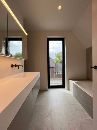 Gloednieuw dakappartement op de 2de verdieping van Residentie Burgemeesterpark: een stijlvolle, energiezuinige nieuwbouw op wandelafstand van...